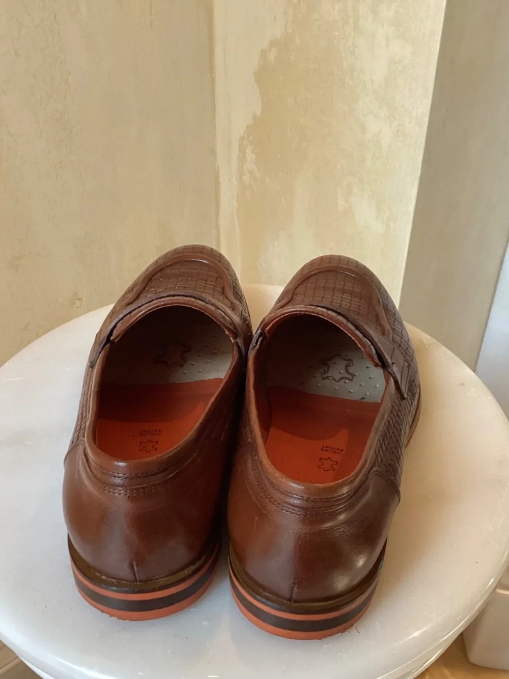GEOX - COGNAC BROWN LEATHER LOAFER - WOVEN ITALIAN DESIGN - SIZE 42 EU